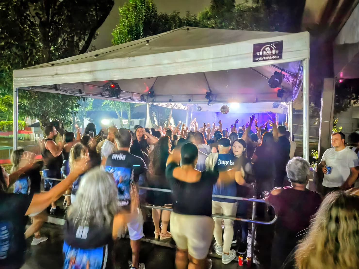 Baile Flashback reúne gerações e anima Clube de Campo dos Metalúrgicos